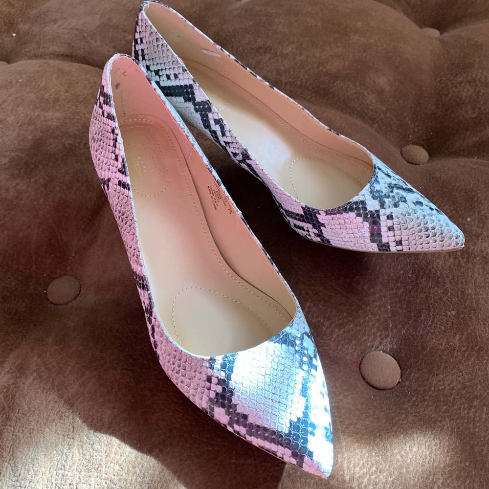 Fabulous Animal print pumps! Size 10